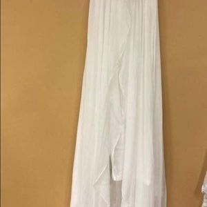 white sleeveless wedding dress